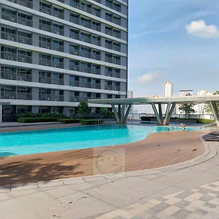 R&R Feels Near Shangri-La, Megamall And Mrt Shaw